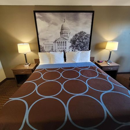 Super 8 By Wyndham Portage Motel Bagian luar foto