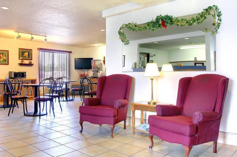 Super 8 By Wyndham Portage Motel Bagian luar foto