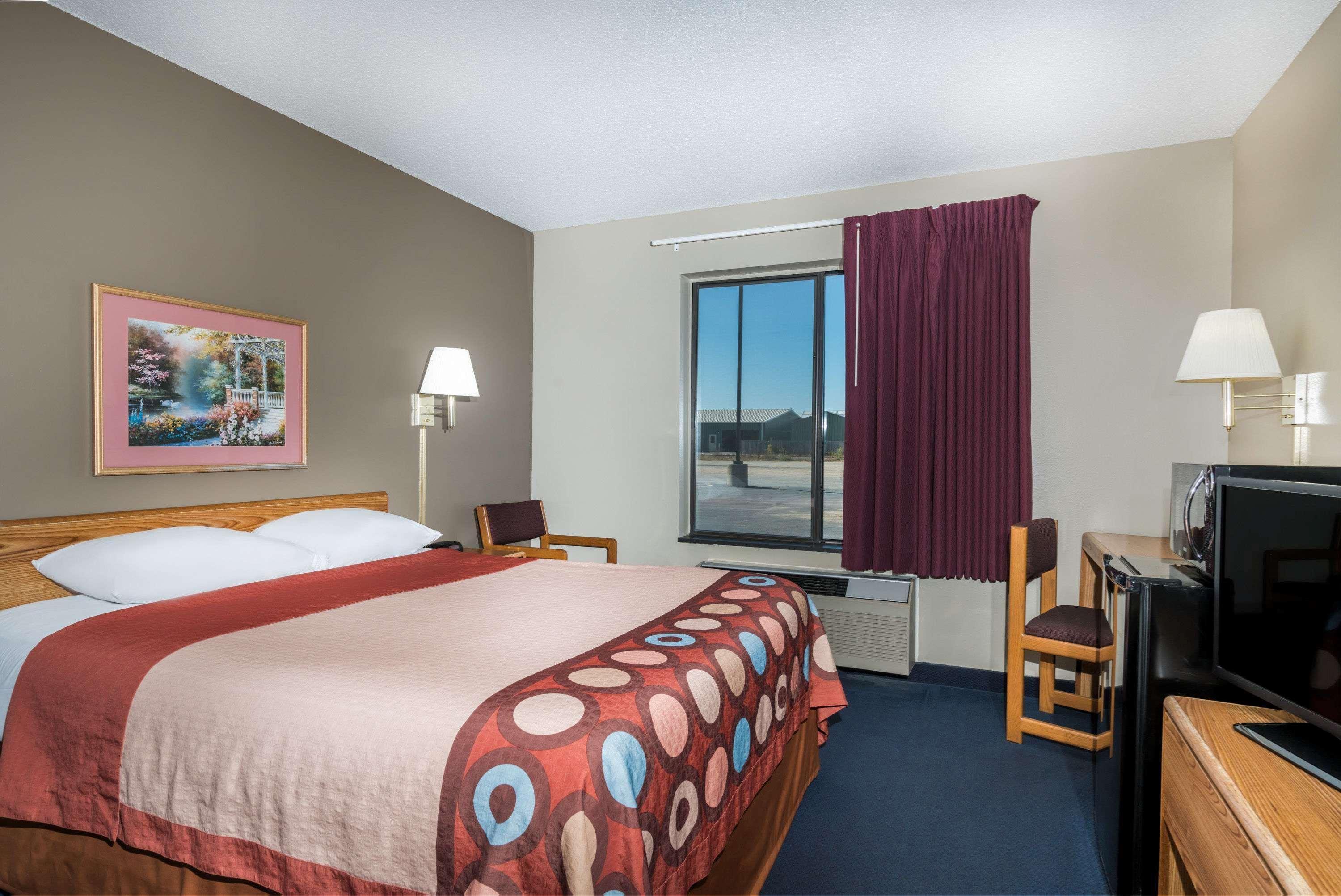 Super 8 By Wyndham Portage Motel Bagian luar foto