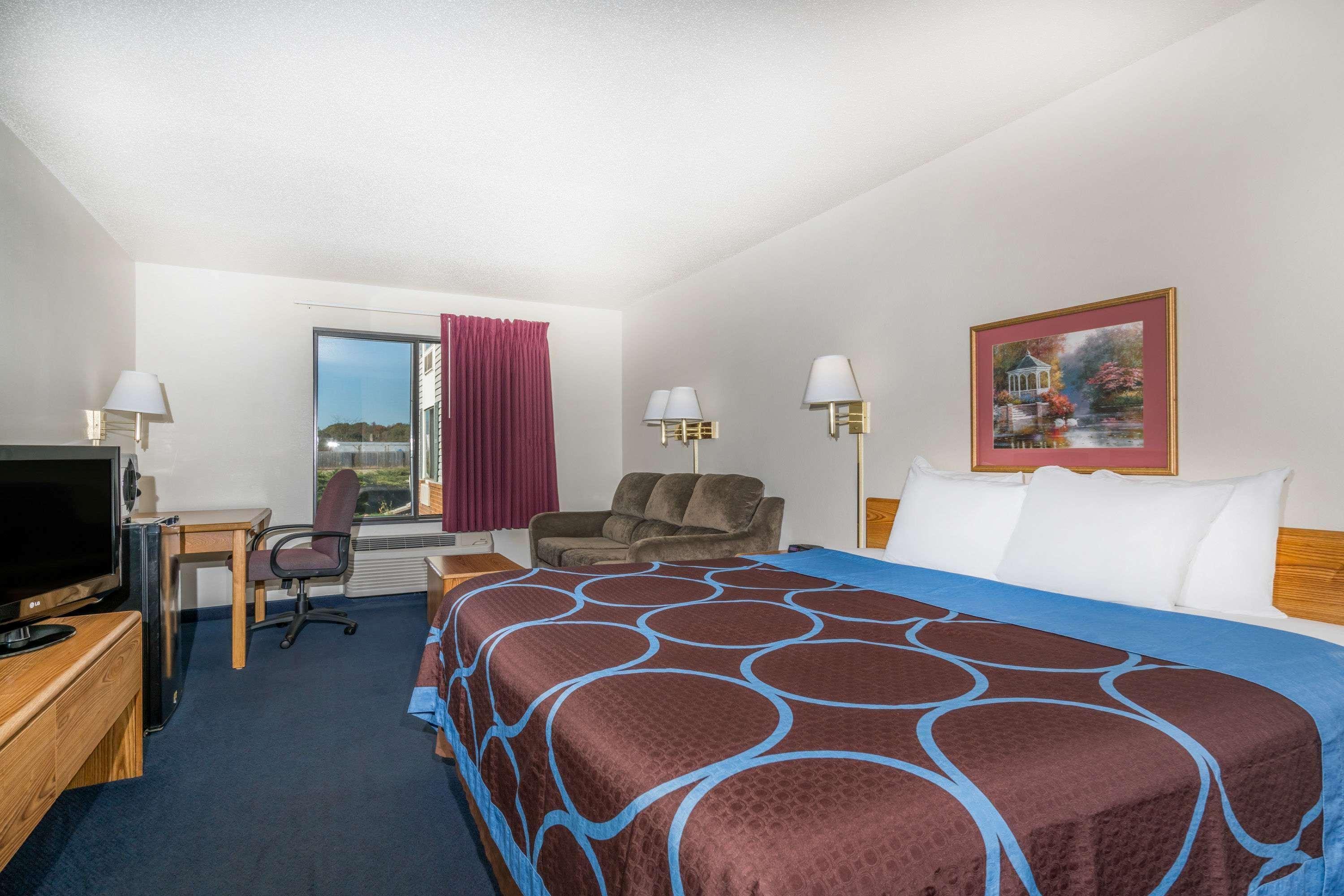 Super 8 By Wyndham Portage Motel Bagian luar foto
