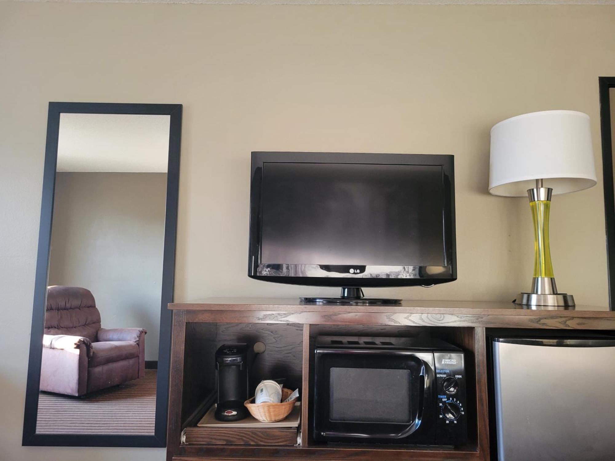 Super 8 By Wyndham Portage Motel Bagian luar foto
