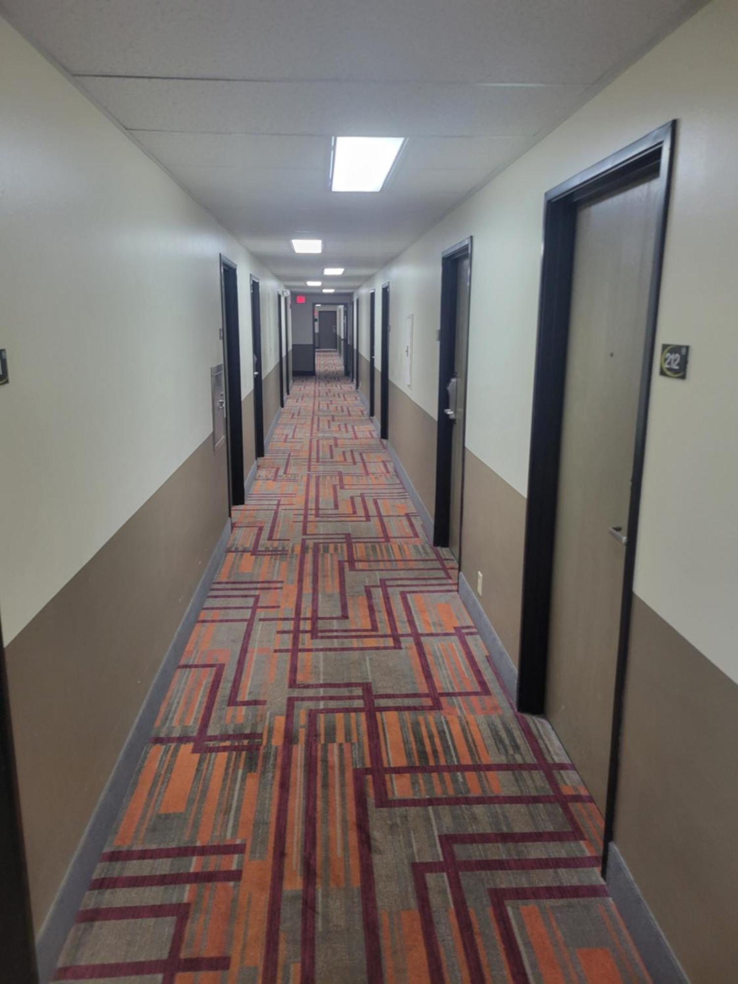 Super 8 By Wyndham Portage Motel Bagian luar foto