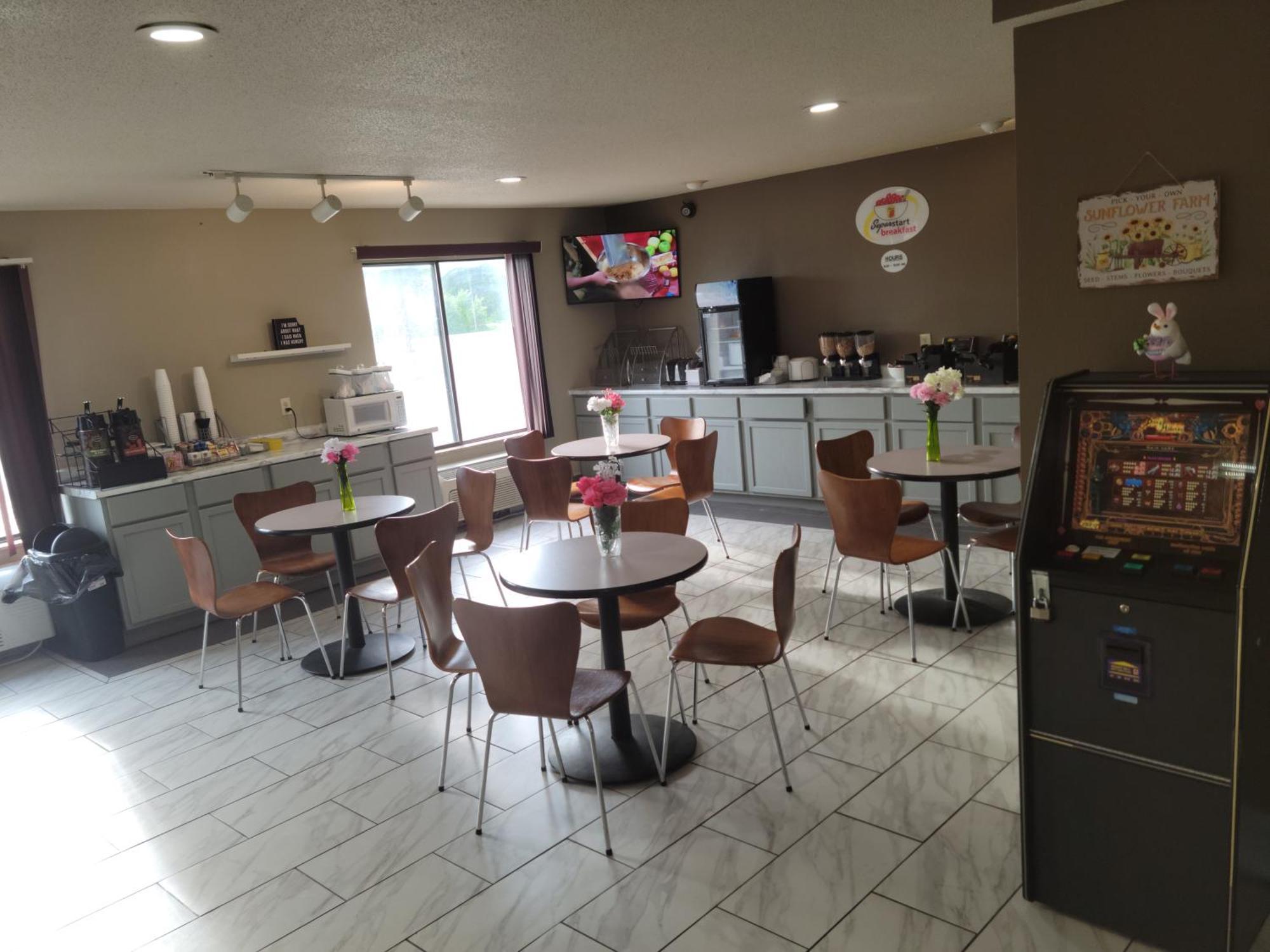 Super 8 By Wyndham Portage Motel Bagian luar foto