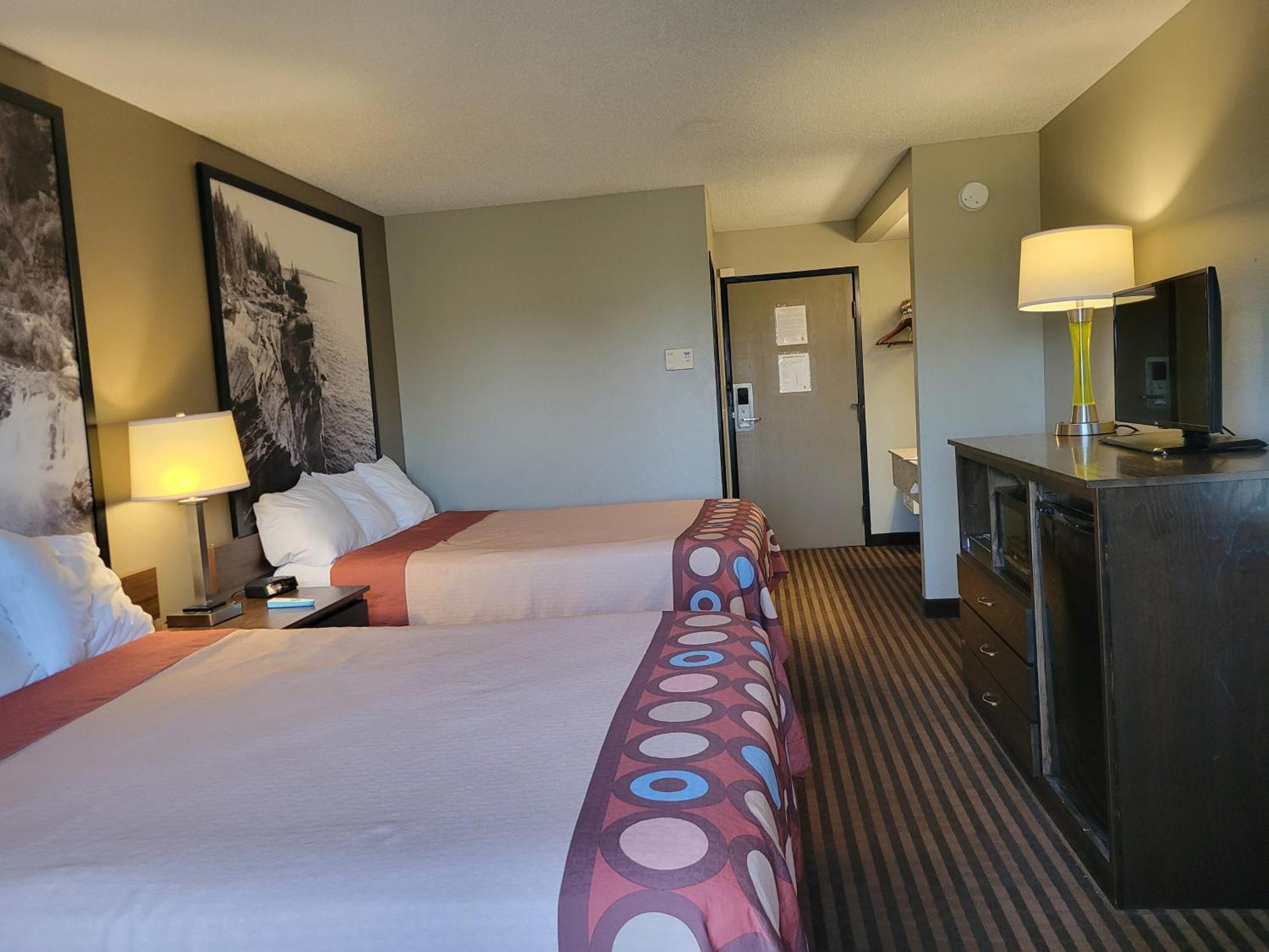 Super 8 By Wyndham Portage Motel Bagian luar foto