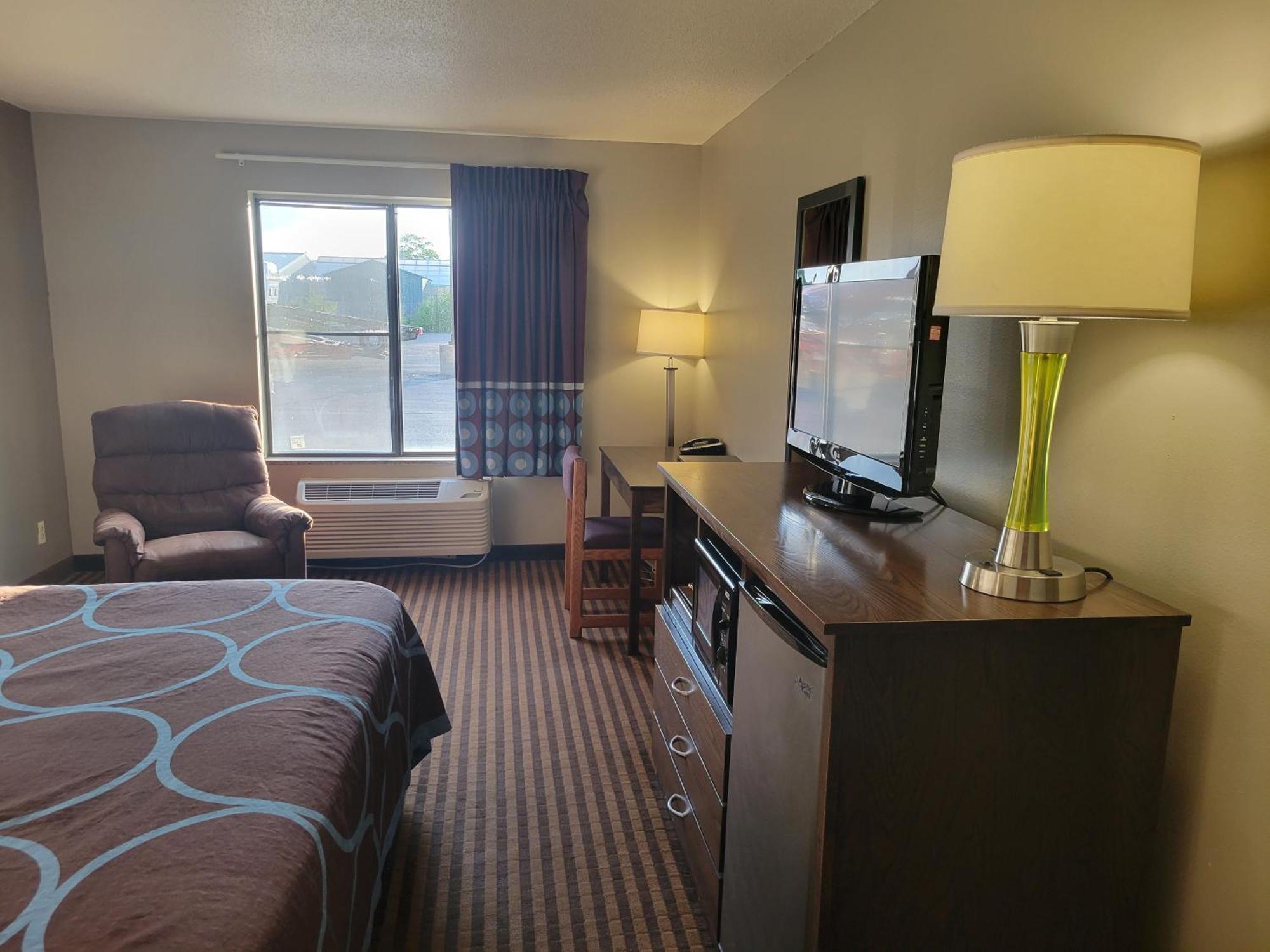 Super 8 By Wyndham Portage Motel Bagian luar foto